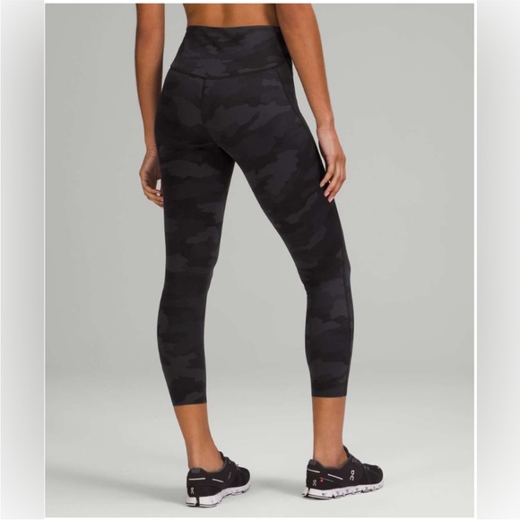 Lululemon Base Pace High-Rise Running Tight 25" - Picture 2 of 9